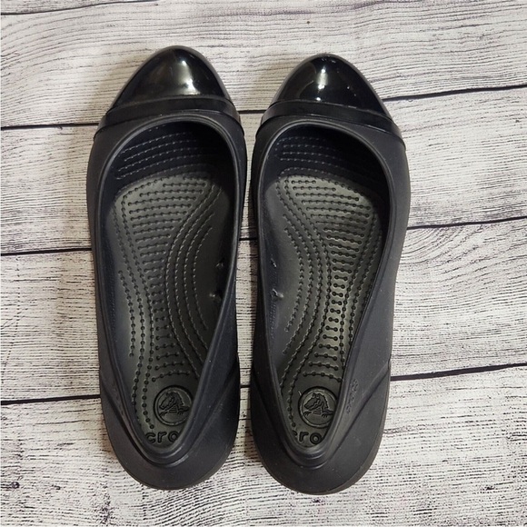 Womens Crocs Alice Black Patent Cap Toe Casual Comfort Ballet Flats Size 9 - Picture 7 of 14